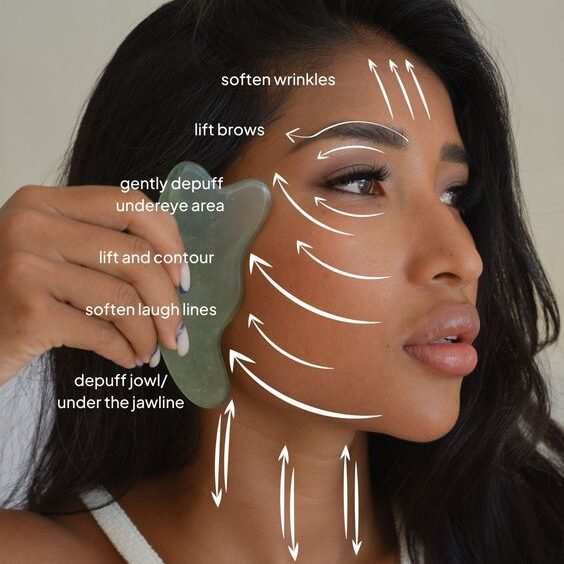 Face massage tuto with Gua Sha on woman Face